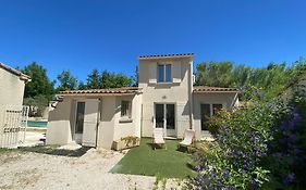 La maison en couleurs 3 étoiles, du calme proche d'Avignon